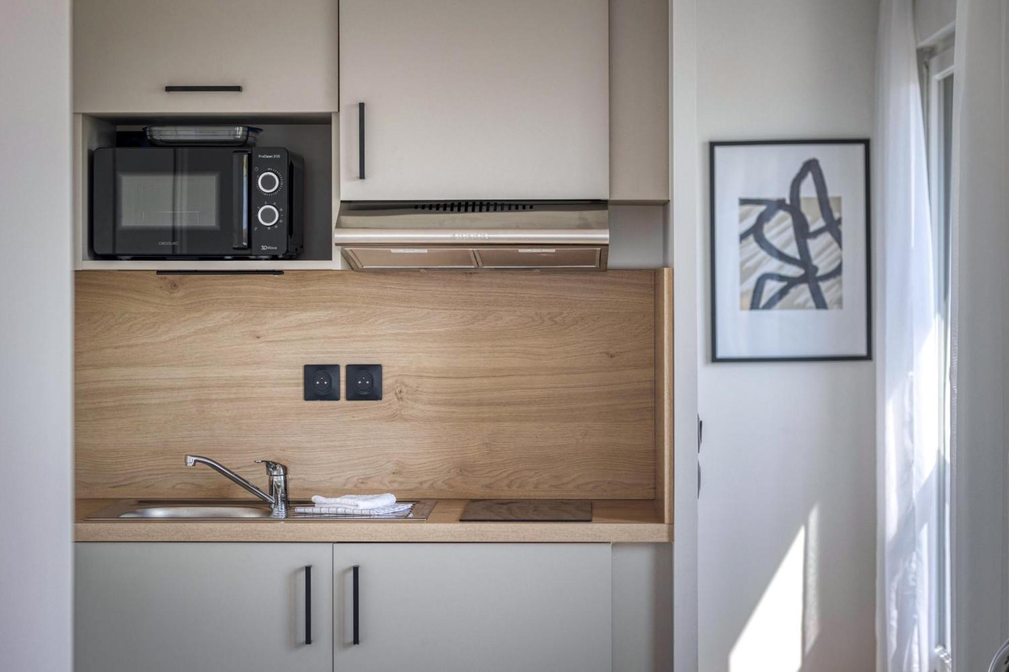 One-Bedroom Apartment Lake View